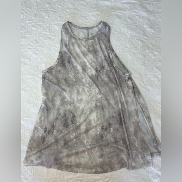 Tie dye active wear top. - Picture 2 of 4
